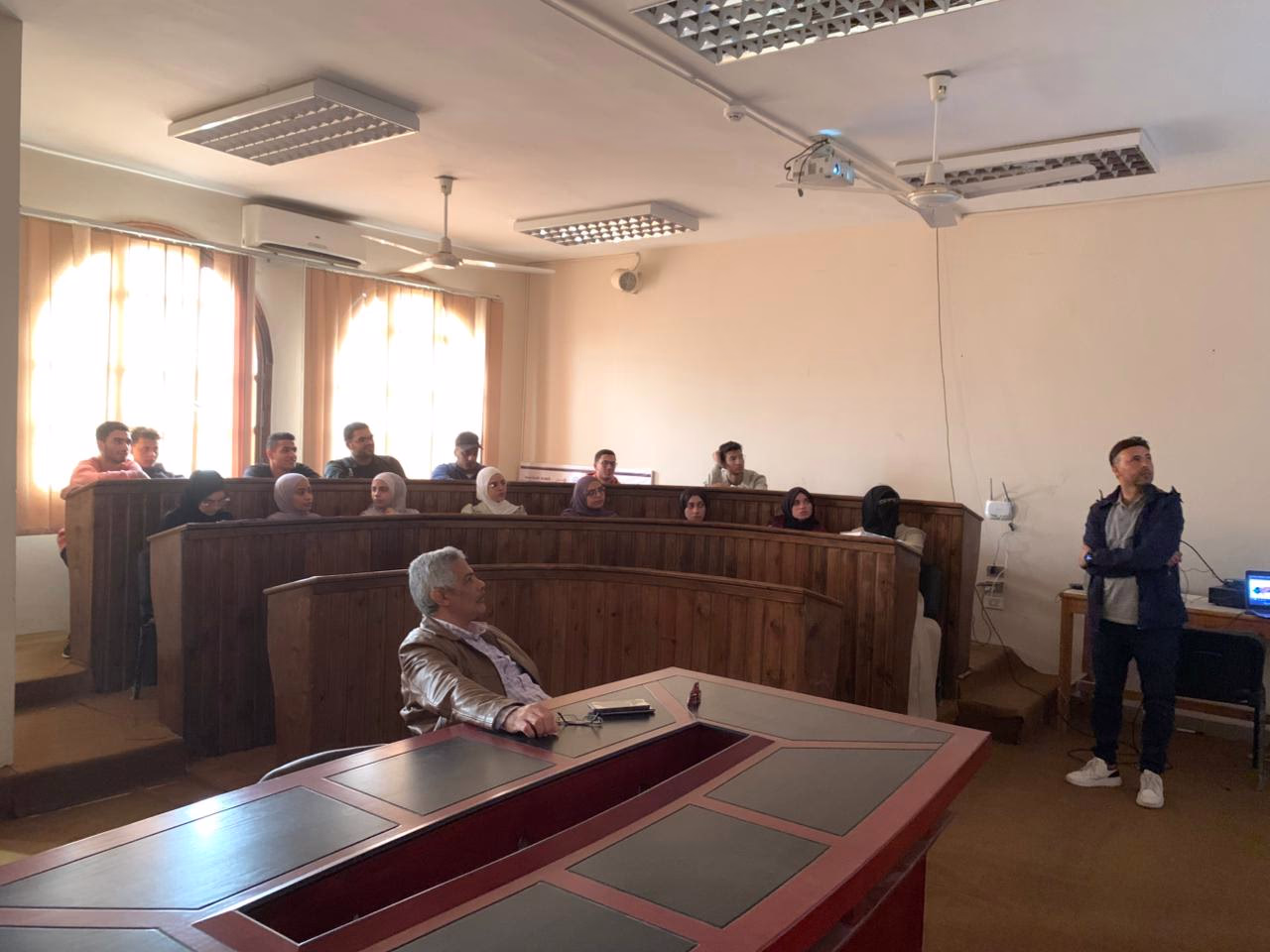 صورة من مؤتمر علمي 3